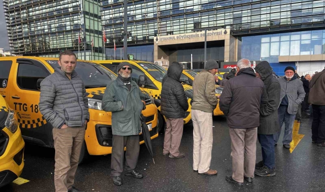 İstanbul'da 8+1 taksi mağdurları eylem yaptı
