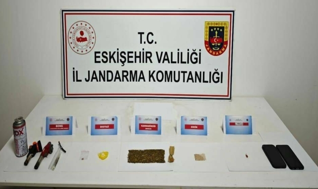İstanbul'dan Eskişehir'e uyuşturucu madde getiren şahıslar yakalandı