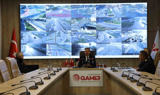 İzmir Valisi Elban: "Yeni yıl için 15 bin 124 personelimiz sabaha kadar görev yapacak"