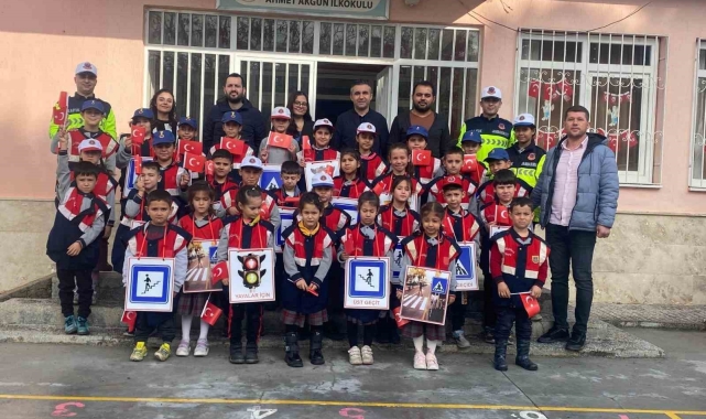 Jandarma ekipleri öğrencileri bilgilendirdi