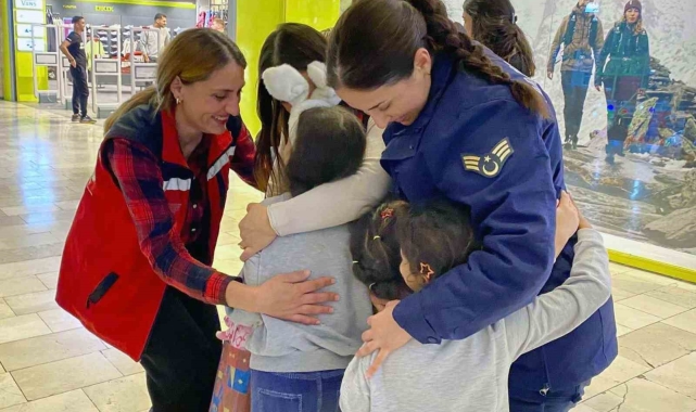 Jandarmadan Bodrum'daki koruma altında kalan çocuklarla etkinlik