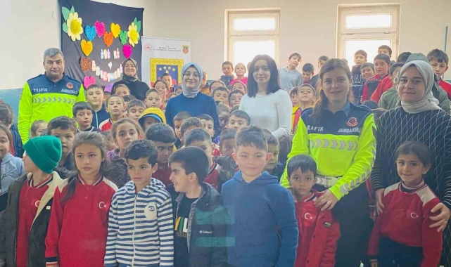 Jandarmadan öğrencilere trafik eğitimi