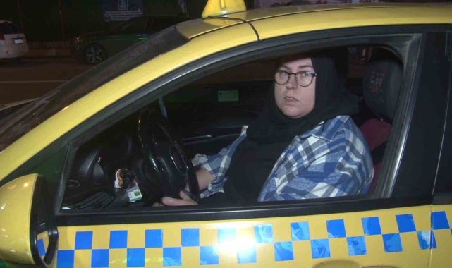 Kadın taksi şoförü Elif Akdağ: "Neden olmasın, isterseniz siz de yapabilirsiniz"