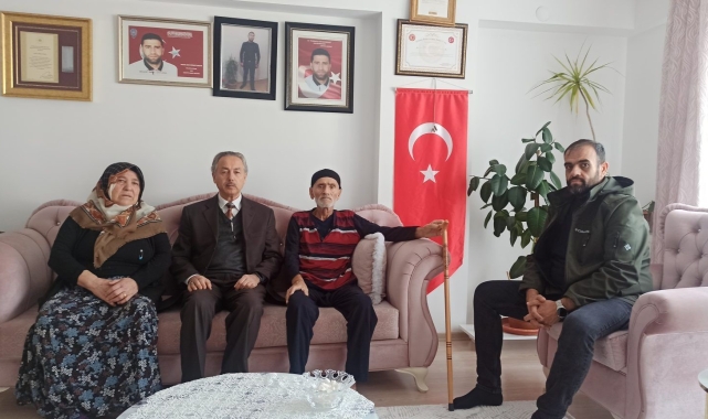 Kahramankazan Kaymakamı Parlar'dan tedavi gören şehit babasına ziyaret