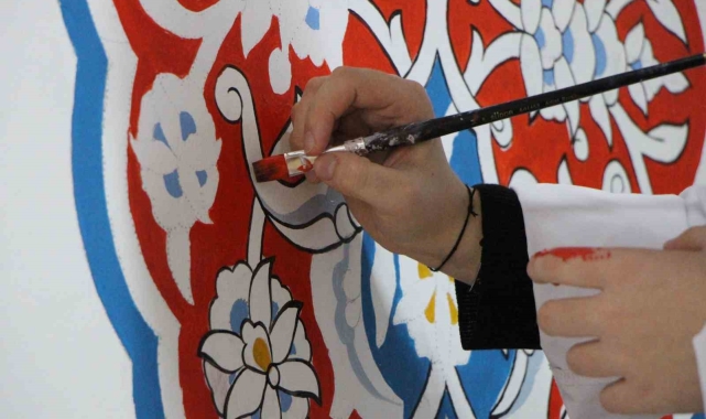 Kalemkâr öğrenciler okulu tarihle renklendiriyor