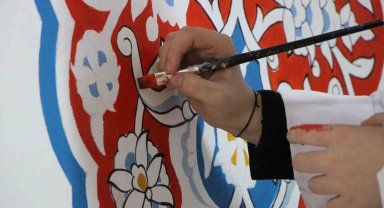 Kalemkâr öğrenciler okulu tarihle renklendiriyor