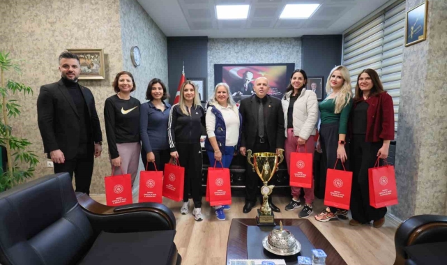 Kamunun sultanları kupayı İlman'a getirdi
