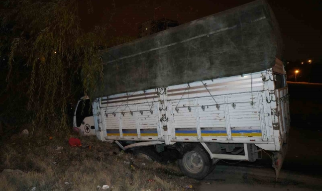 Kamyonetiyle kaza yaptı, yaralı arkadaşını da bırakıp kaçtı