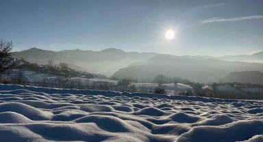 Kar ve sisin buluştuğu Ilgaz Dağı mest etti