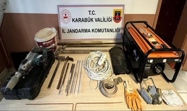 Karabük'te kaçak kazı yapan 5 zanlı yakalandı