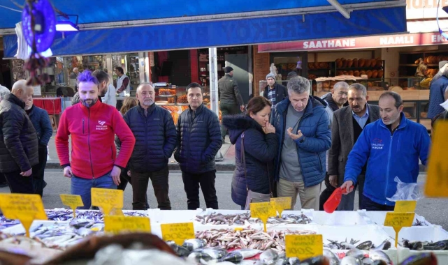 Karadeniz'in incisi hamsi, palamudun tacını geri aldı: Tezgahın gözdesi hamsi