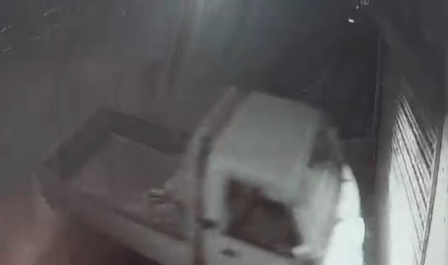 Karı - koca kavgasına aileler dahil oldu, bir adam kamyonet ile kalabalığa daldı