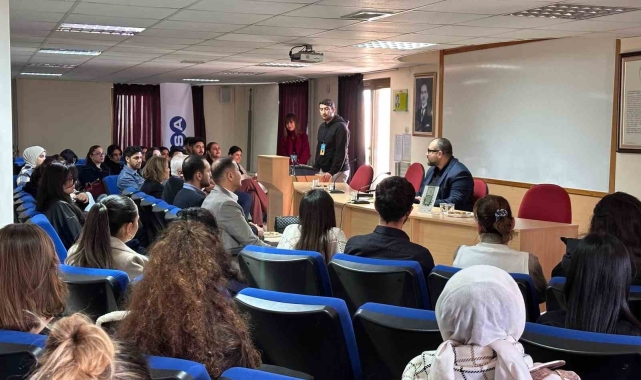 Kariyer Merkezi, üniversite öğrencilerini geleceğe hazırlıyor