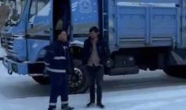 Kars'ta buz tutan yolda mahsur kaldılar