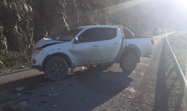 Kastamonu'da otomobille pikabın çarpıştığı kazada 1 kişi öldü, 1 kişi yaralandı