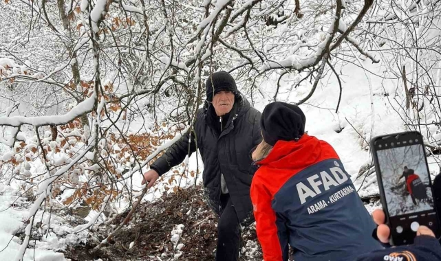Kayıp yaşlı adam ormanlık alanda sağ olarak bulundu