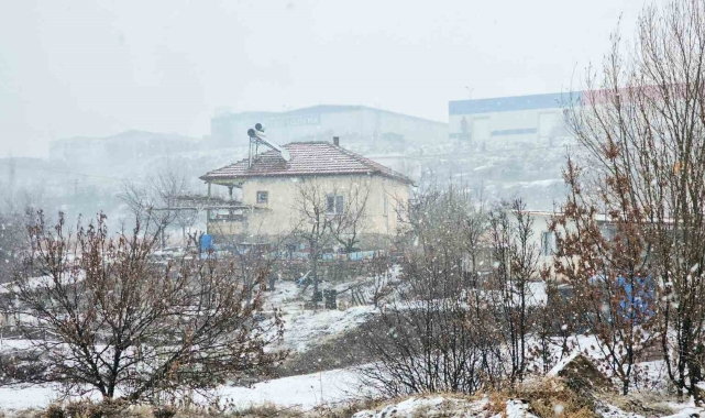 Kayseri'de kar yağışı: Yüksek kesimler beyaza büründü