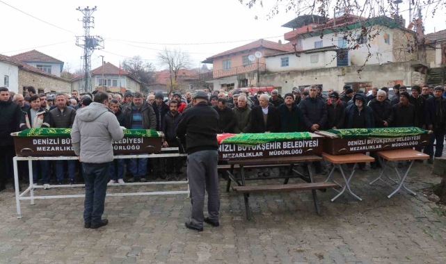 Kazada hayatını kaybeden aile son yolculuklarına yan yana uğurlandı
