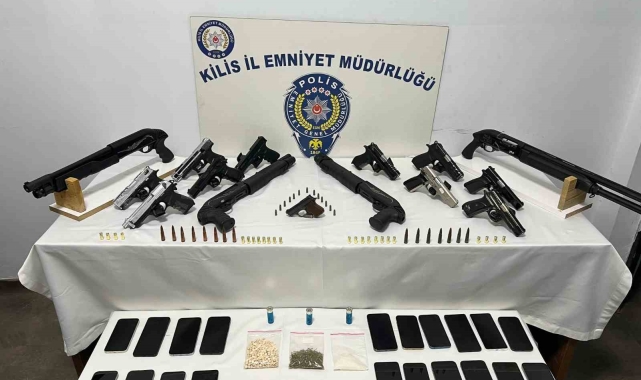 Kilis'te aranan 79 şahıs yakalandı, çok sayıda silah ve uyuşturucu ele geçirildi