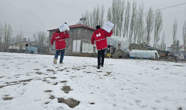 Kızılay Ağrı Şubesi, gıda kolilerini ihtiyaç sahiplerine ulaştırmaya devam ediyor