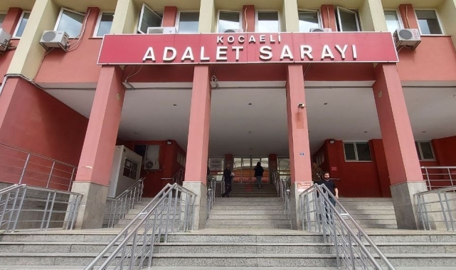 Kızının makyaj yapmasına ve etek giymesine izin vermeyen babaya istismar iftirası