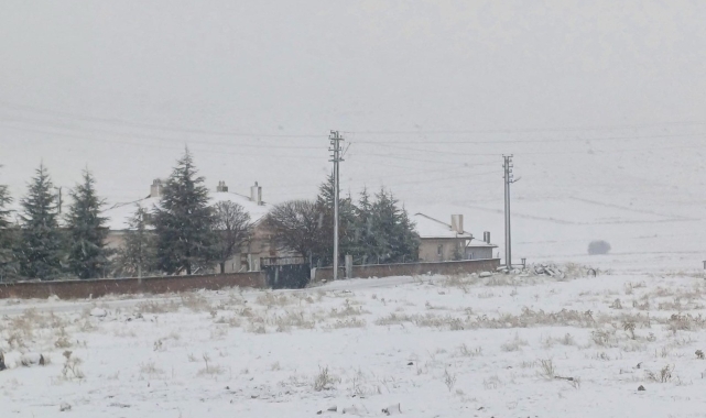 Konya'nın yüksek kesimlerinde kar yağışı etkili oluyor