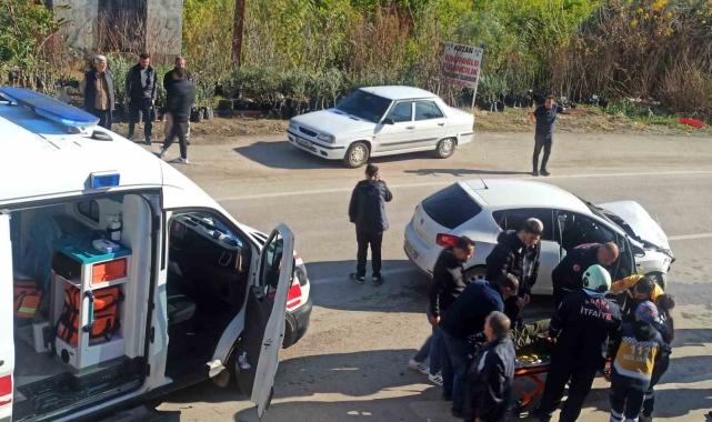Kozan'da trafik kazası: 2 yaralı