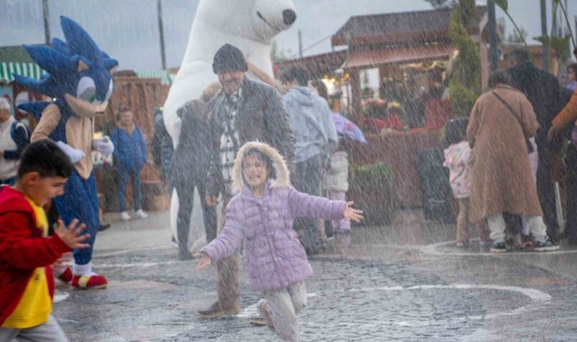 Kuşadası'nda yeni yıl kutlamaları başladı