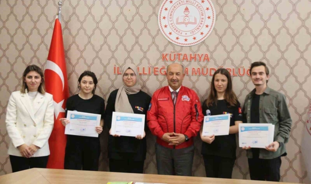 Kütahya'da başarılı öğrenciler için ödül töreni düzenlendi