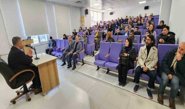 Kütahya'da, "Küresel Kültür Makinası" başlıklı söyleşi