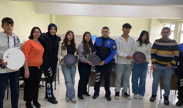Lise öğrencilerine "Dekoratif Tablo" kursu açıldı