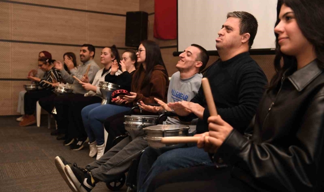 Liseli öğrenciler ve engelli bireyler Osmangazi'de ortak gösteri yaptı