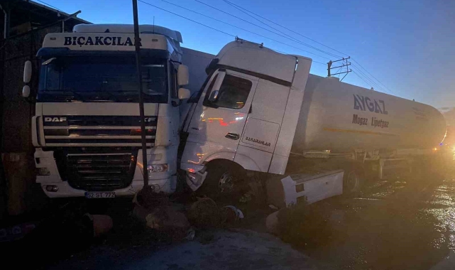 LPG yüklü tanker tıra çarptı: Facianın eşiğinden dönüldü