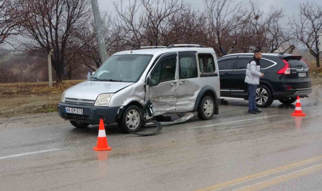 Malatya&#039;da 6 kişinin yaralandığı kaza kameraya yansıdı