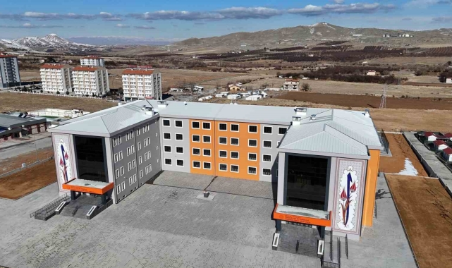 Malatya'da Guiness'e aday olan çiniler ilgi odağı oldu