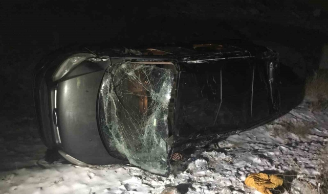 Malatya'da hafif ticari araç şarampole uçtu: 3 yaralı