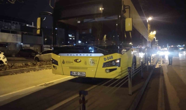 Maltepe'de otomobil İETT otobüsüne çarptı: 1 ölü, 1 yaralı