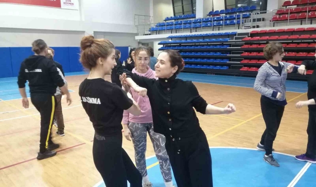 Maltepe&#039;de öz savunma eğitimi alan kadınlar, başka kadınlara eğitim verebilmek için &#039;savunma eğitmen eğitimi&#039;ne başladı