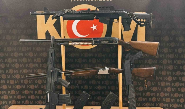 Manisa ve Bursa'da silah tacirlerine eş zamanlı operasyon