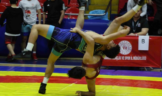 Manisa'da Okul Sporları Güreş Grup Müsabakaları başladı