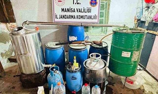 Manisa'da yılbaşı öncesi sahte içki operasyonu: 610 litre rakı ele geçirildi