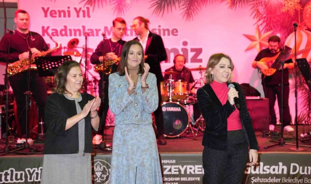 Manisalı kadınlar, 'Yeni Yıl Matinesi'nde doyasıya eğlendi