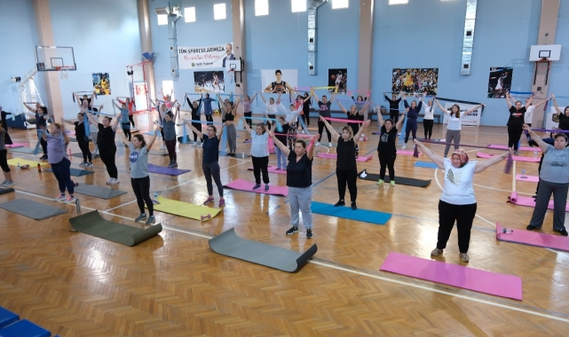 Menemenli kadınlar, ücretsiz pilates kursunda buluştu