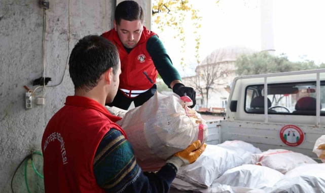 Menteşe Belediyesi'nden ihtiyaç sahiplerine yakacak yardımı