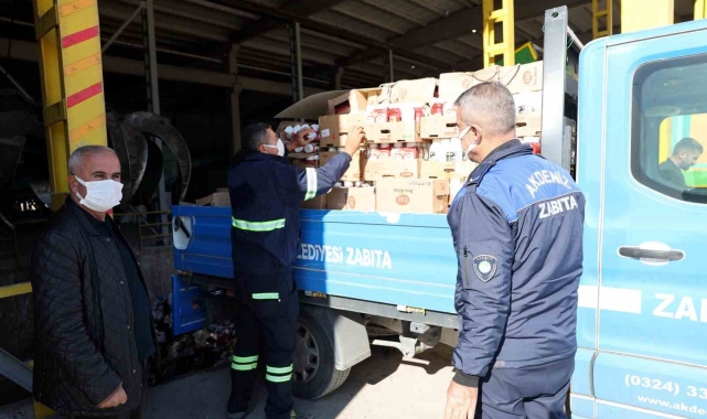 Mersin'de son kullanma tarihi geçmiş 4 bin 700 şişe ketçap ve mayonez ele geçirildi