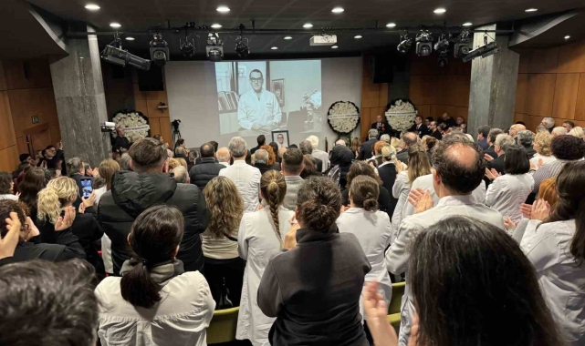 Meslektaşlarından Amerikan Hastanesi Başhekimi Dr. İsmail Bozkurt'a gözü yaşlı veda