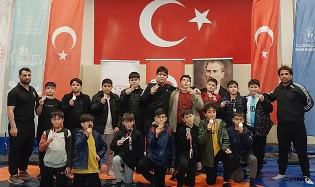 Minik güreşçilerden büyük başarı