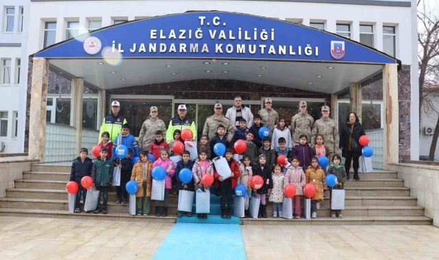 Minik öğrencilerden jandarmaya ziyaret