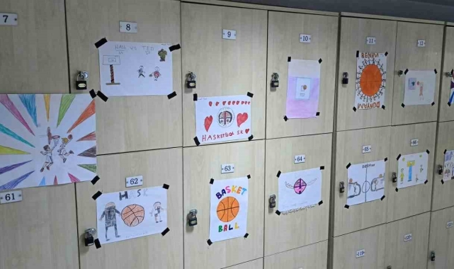 Minik sporculardan idman yaptıkları salonda resim sergisi