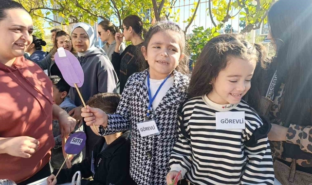 Minikler, pazarcılara taş çıkarttı: "Gel vatandaş gel, param olsa da ben alsam"